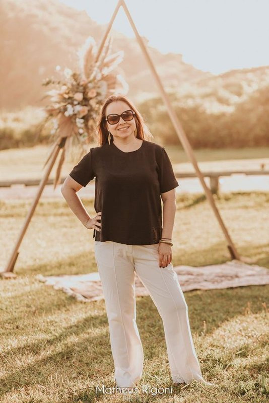 Camila Quintana em um evento ao ar livre